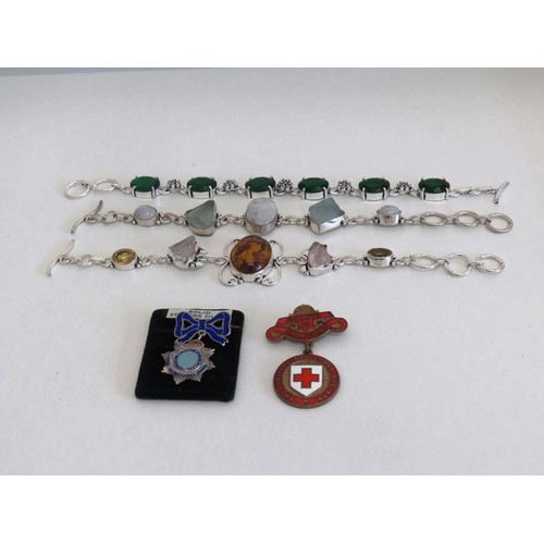 5 - SELECTION OF FIVE ITEMS OF JEWELLERY MAINLY SILVER INCLUDING SILVER SWEETHEART BROOCH, SILVER AND BA... 