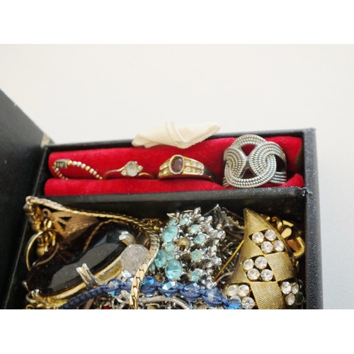 136 - LARGE MUSICAL JEWELLERY BOX FULL OF COSTUME JEWELLERY INCLUDING NECKLACES, RINGS, EARRINGS ETC