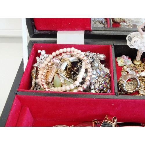 136 - LARGE MUSICAL JEWELLERY BOX FULL OF COSTUME JEWELLERY INCLUDING NECKLACES, RINGS, EARRINGS ETC