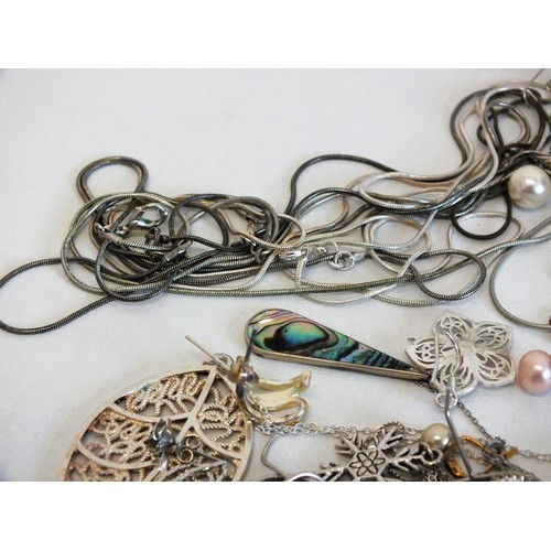 135 - JOBLOT OF SILVER JEWELLERY INCLUDING NECKLACES EARRINGS ETC, APPROXIMATE WEIGHT 120G