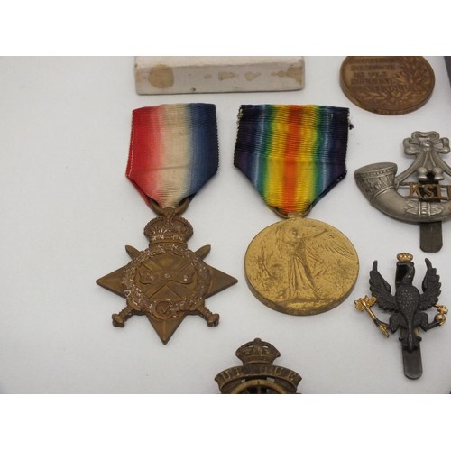 46 - COLLECTION OF ASSORTED MEDALS AND MILITARY CAP BADGES INCLUDES BOXED QUEENS GOLDEN JUBILEE MEDAL,  S... 