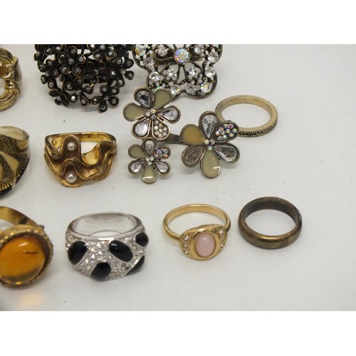 50 - 33 X FASHION RINGS INCLUDES RHINESTONE, HAND CARVED, ENAMEL ETC