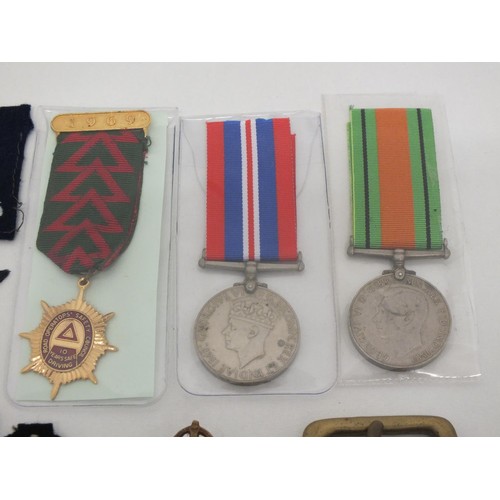 87 - MEDALS AND BADGES