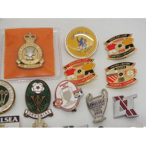 90 - 40 x VARIOUS BADGES INCLUDING BUTLINS, MILITARTY, FOOTBALL