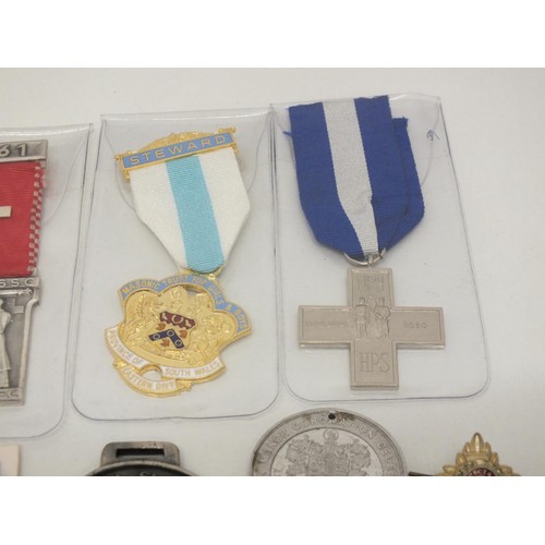 92 - COLLECTION OF MEDALS AND BADGES