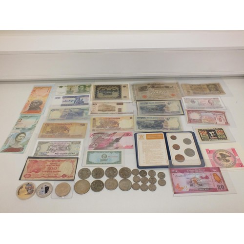 97 - COLLECION OF BANKNOTES AND COINS