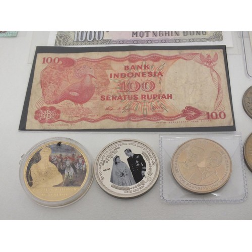 97 - COLLECION OF BANKNOTES AND COINS