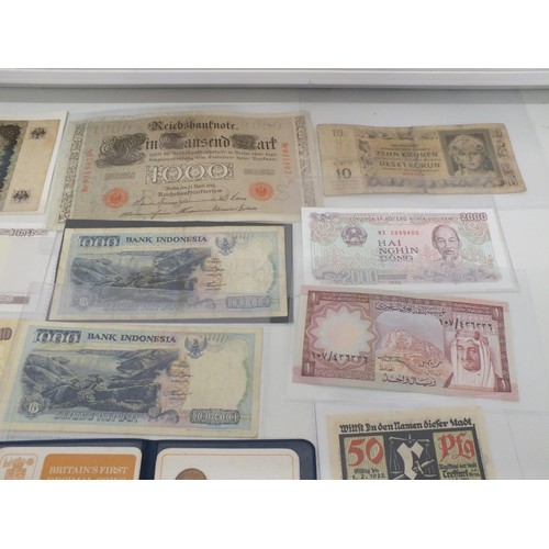 97 - COLLECION OF BANKNOTES AND COINS