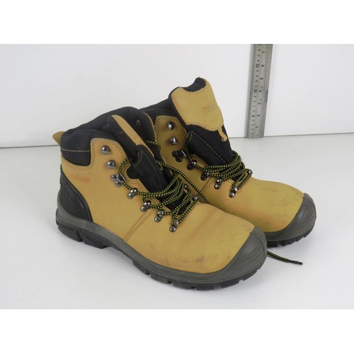 154 - BLACKROCK  STEEL CAP BOOTS SIZE 10