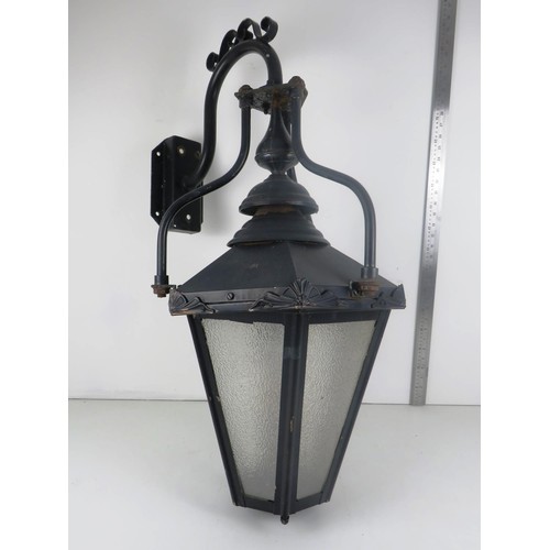 182 - LARGE BLACK METAL STREET LANTERN WITH WALL BRACKET APPROX SIZE WITH BRACKET HEIGHT 92cm