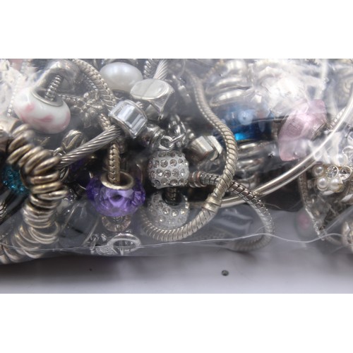 402 - 1.5kg Fashion Charm Bracelets And Assorted Charms