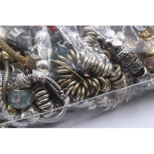 402 - 1.5kg Fashion Charm Bracelets And Assorted Charms