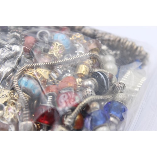 402 - 1.5kg Fashion Charm Bracelets And Assorted Charms