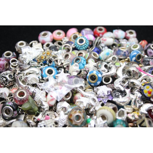 410 - 1.5kg Assorted Fashion Charms