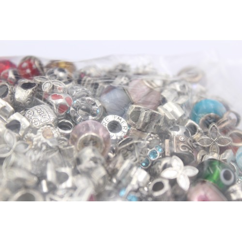 418 - 1.5kg Assorted Fashion Charms