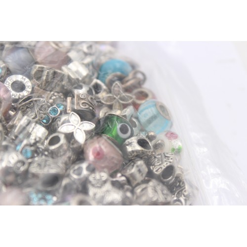 418 - 1.5kg Assorted Fashion Charms