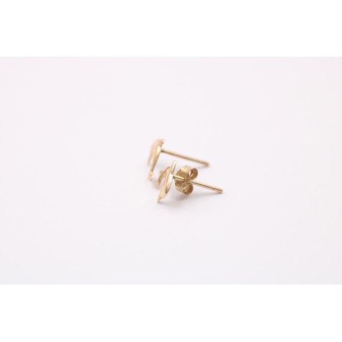 445 - 9ct Gold Dolphin Fine Stud Earrings (0.2g)