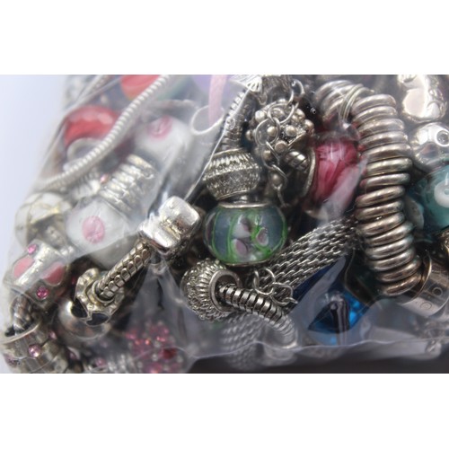 462 - 1.5kg Fashion Charm Bracelets And Assorted Charms