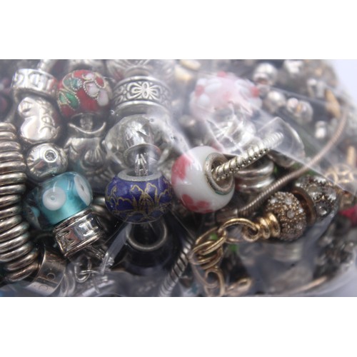 462 - 1.5kg Fashion Charm Bracelets And Assorted Charms