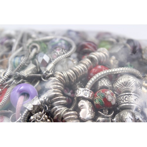 462 - 1.5kg Fashion Charm Bracelets And Assorted Charms