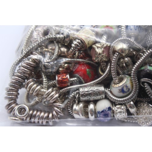 466 - 1.5kg Fashion Charm Bracelets And Assorted Charms