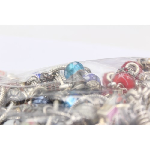 466 - 1.5kg Fashion Charm Bracelets And Assorted Charms