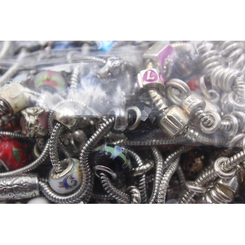 466 - 1.5kg Fashion Charm Bracelets And Assorted Charms