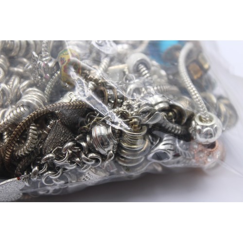 466 - 1.5kg Fashion Charm Bracelets And Assorted Charms