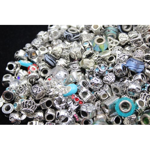 482 - 1.5kg Assorted Fashion Charms