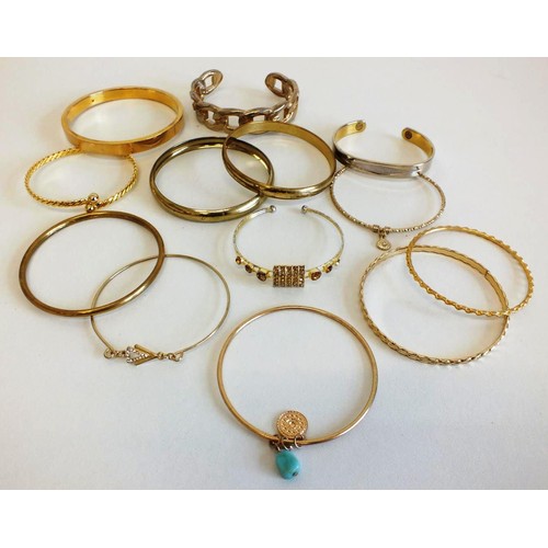 244 - 13 x GOLDTONE BANGLES