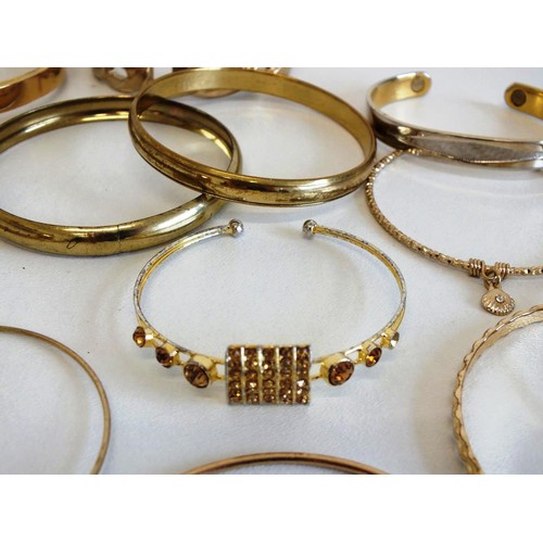 244 - 13 x GOLDTONE BANGLES