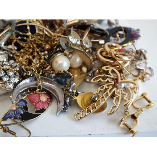 248 - JOBLOT OF ASSORTED EARRINGS - weight 630g