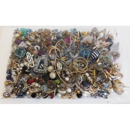 248 - JOBLOT OF ASSORTED EARRINGS - weight 630g