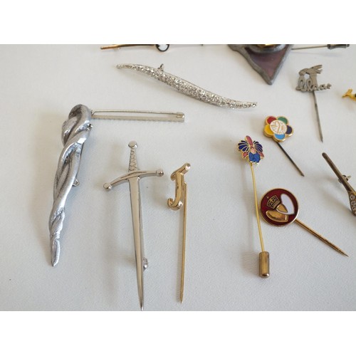 251 - 13 x TIE PINS & BAR BROOCHES INCLUDES SWORD, CLOISONNE ETC