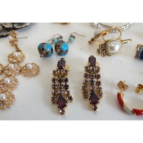 252 - 12 PAIRS OF EARRINGS INCLUDES CARVED MOTHER OF PEARL, CLOISONNE, CRYSTAL CLIP ONS ETC