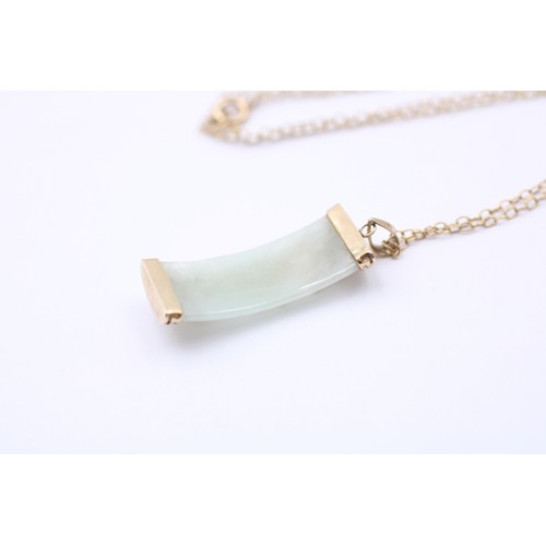 509 - 9ct Gold Jade Column Chinese Charaters Overlay Drop Pendant Necklace (4.6g)