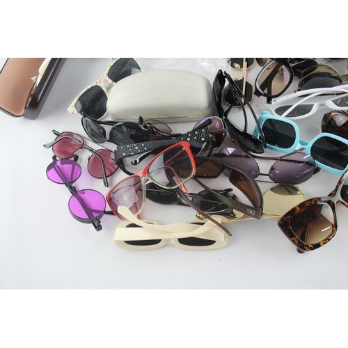 516 - 50 x Assorted SUNGLASSES Inc Liz Claibourne, Michael Kors, Diesel, Guess etc