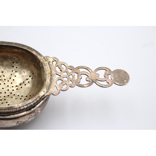 551 - Vintage Hallmarked 1931 Birmingham STERLING SILVER Tea Strainer & Stand (52g)