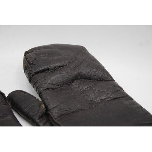 566 - Vintage Leather Flying Gloves