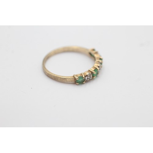 613 - 9ct Gold Diamond And Emerald Half Eternity Seven Stone Ring (1.2g) SIZE- K