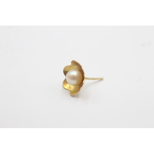 617 - 9ct Gold Cultured Pearl Detail Flower Stud Earrings (1.7g)