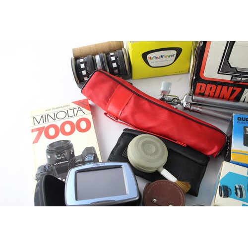 624 - Assorted CAMERA ACCESSORIES Inc. Flashes, Lens Filters, Caps, Cases etc.