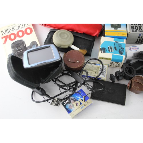 624 - Assorted CAMERA ACCESSORIES Inc. Flashes, Lens Filters, Caps, Cases etc.