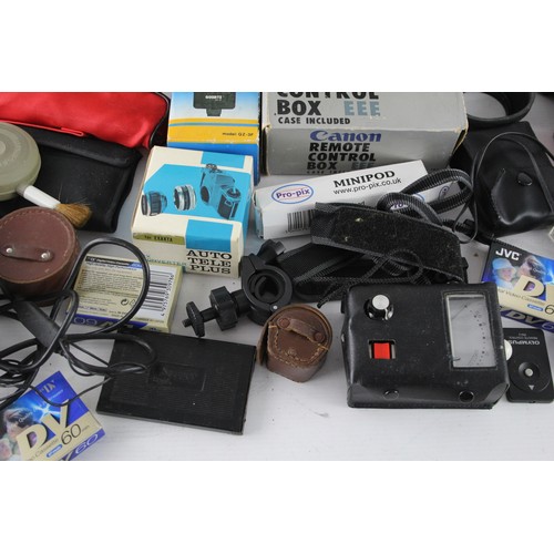 624 - Assorted CAMERA ACCESSORIES Inc. Flashes, Lens Filters, Caps, Cases etc.