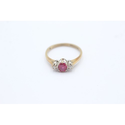 637 - 9ct White And Yellow Gold Diamond And Ruby Trilogy Ring (1.6g) SIZE- M