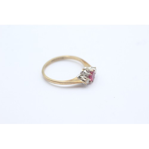 637 - 9ct White And Yellow Gold Diamond And Ruby Trilogy Ring (1.6g) SIZE- M