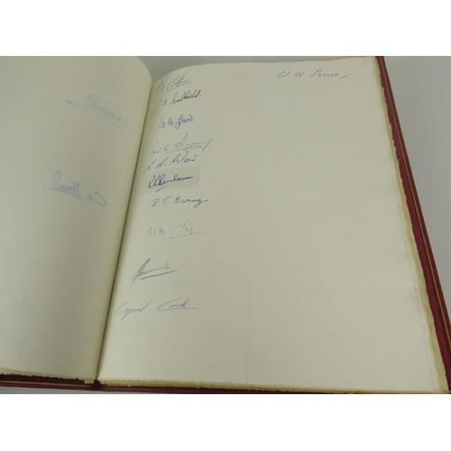 114 - AUTOGRAPH BOOK 1968 POSSIBLE SPORTING