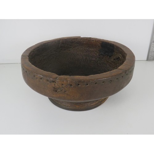 118 - 18th CENTURY LARGE RUSTIC WOODEN BOWL