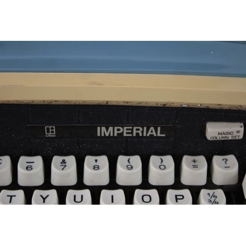 427 - Vintage IMPERIAL SAFARI Typewriter with Original Case