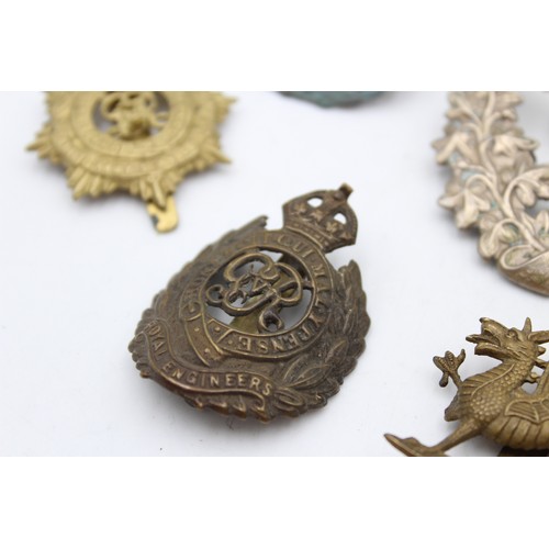 485 - 10 x Military Cap Badges Inc London, Scottish, Norfolk, RAF, Etc